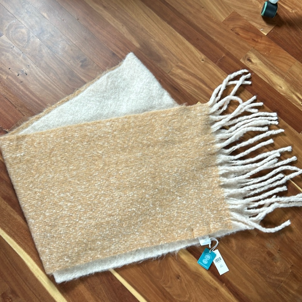 BNWT Anthropologie blanket scarf